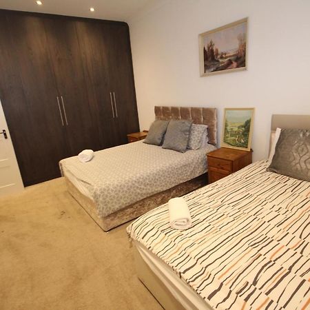 Great West Road Apartments Flat C لندن المظهر الخارجي الصورة