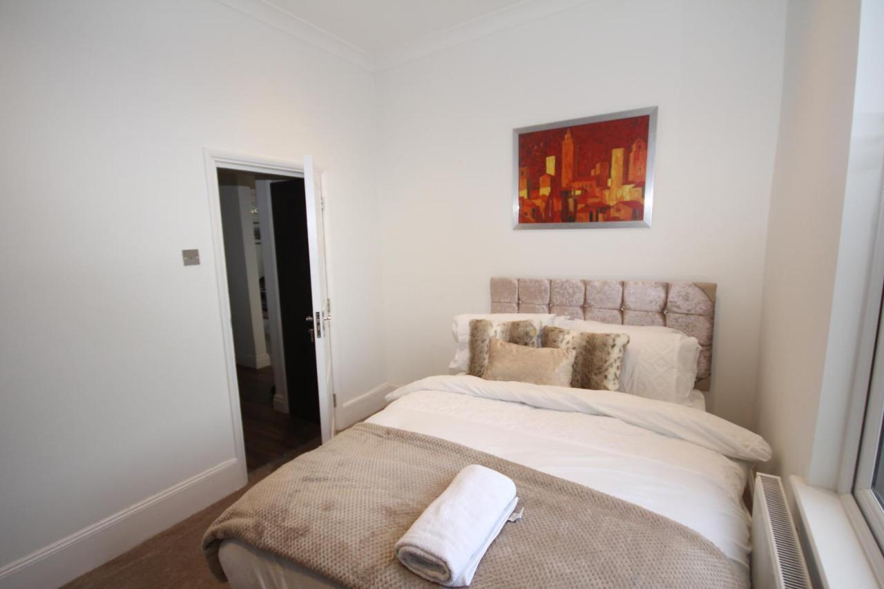 Great West Road Apartments Flat C لندن المظهر الخارجي الصورة