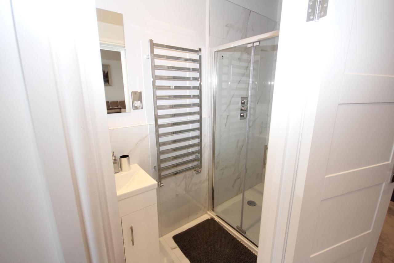 Great West Road Apartments Flat C لندن المظهر الخارجي الصورة