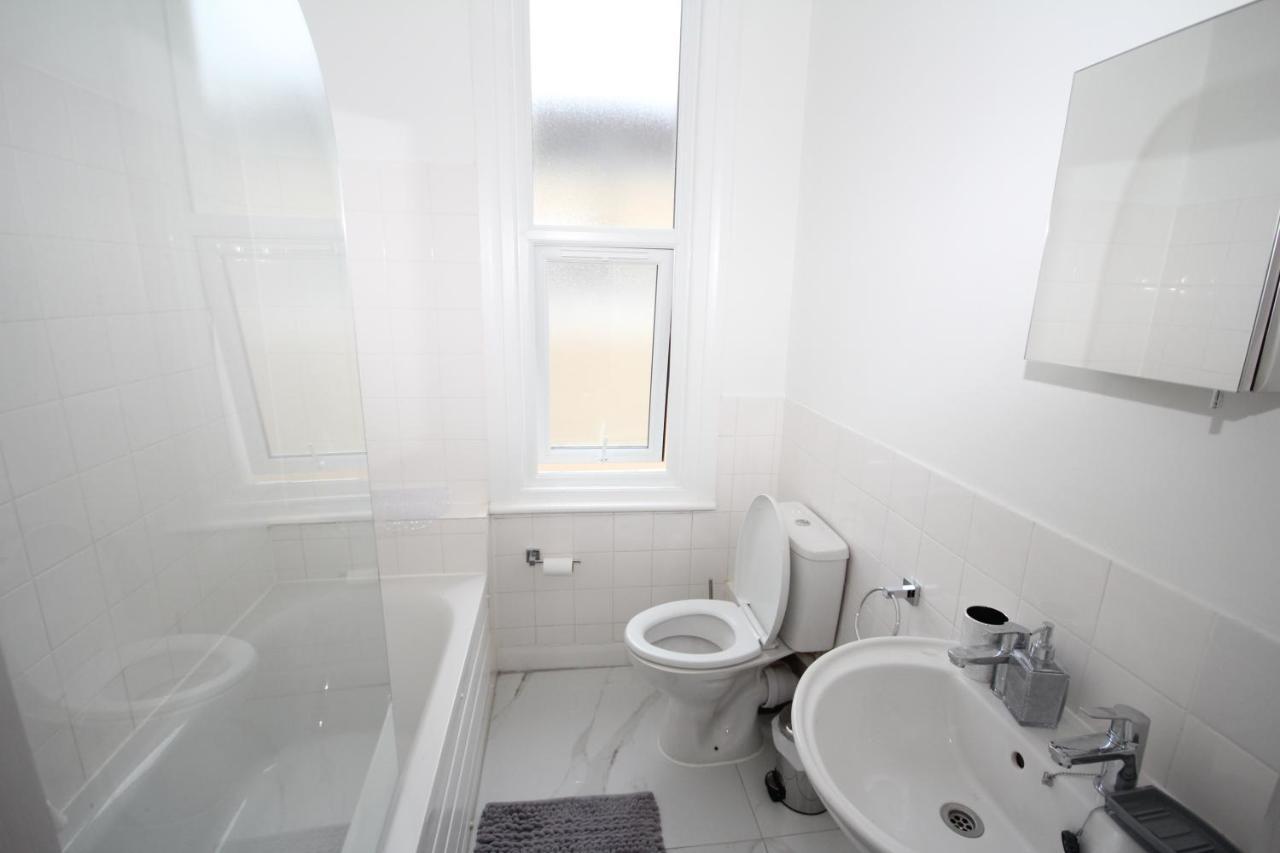 Great West Road Apartments Flat C لندن المظهر الخارجي الصورة