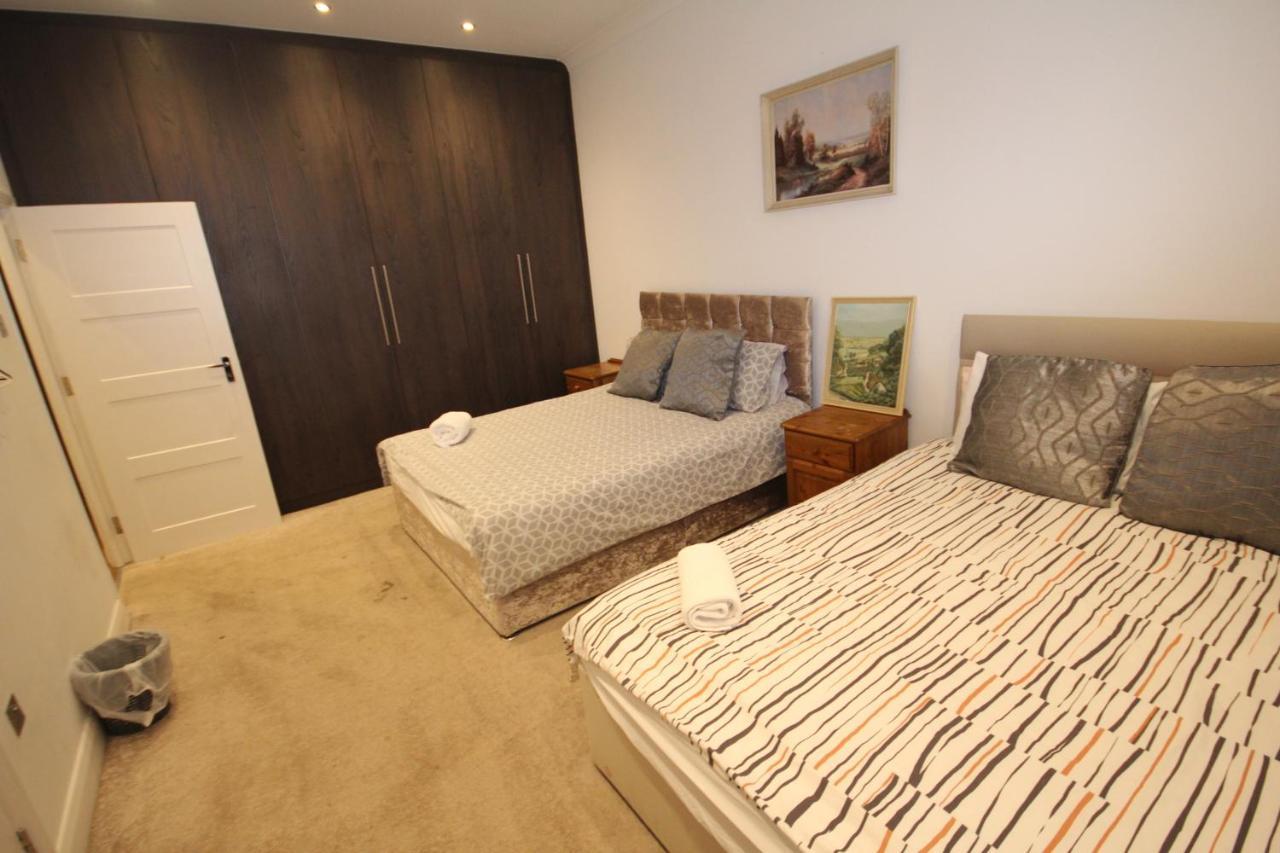 Great West Road Apartments Flat C لندن المظهر الخارجي الصورة